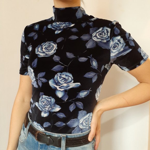 Vintage Tops - Short sleeves mockneck with floral pattern